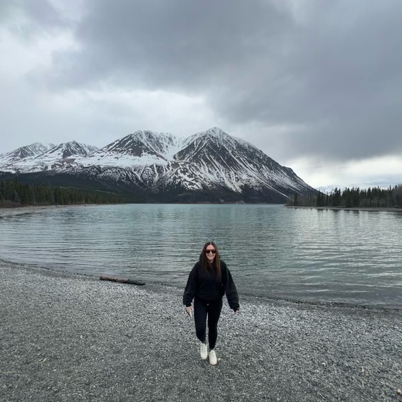 Meet your Posher, Valerie - Picture 3 of 5